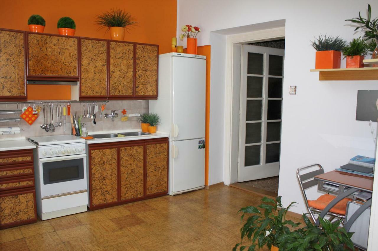 Cosy Apartment Under The Tower Prague Ngoại thất bức ảnh