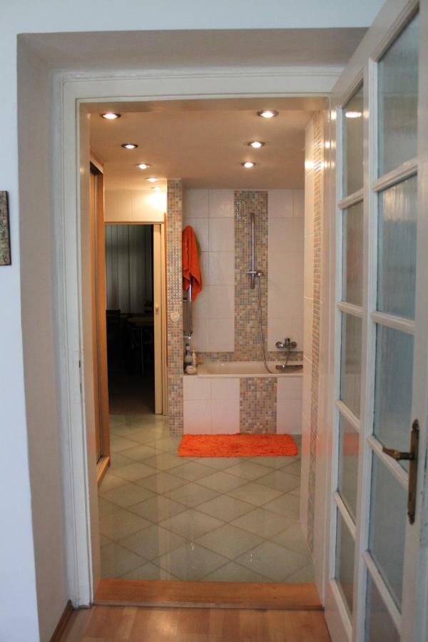 Cosy Apartment Under The Tower Prague Ngoại thất bức ảnh